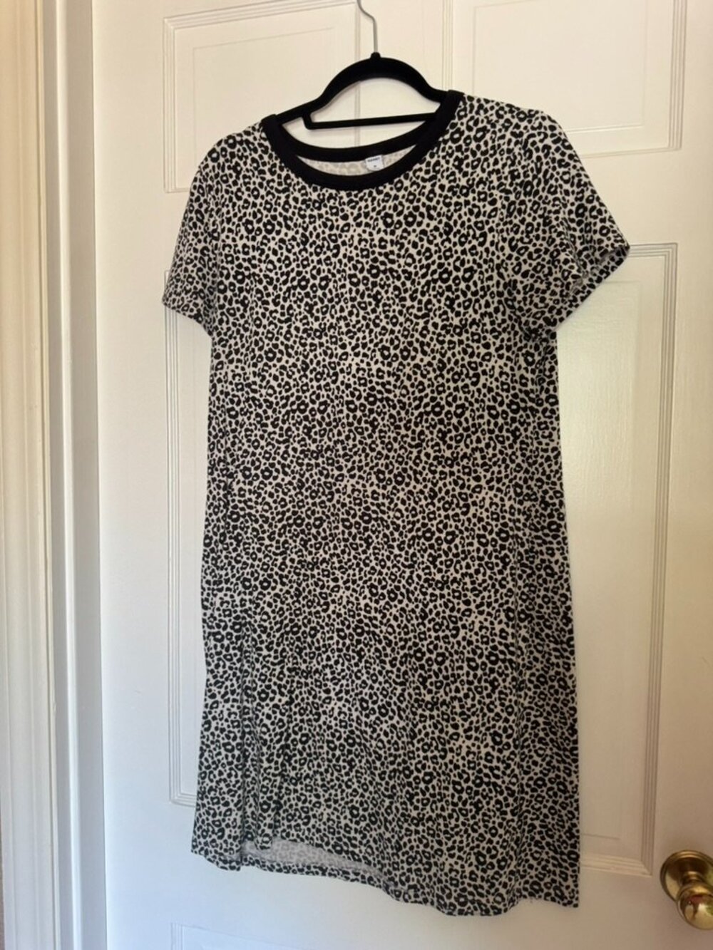 Old Navy short-sleeve leopard print t-shirt dress